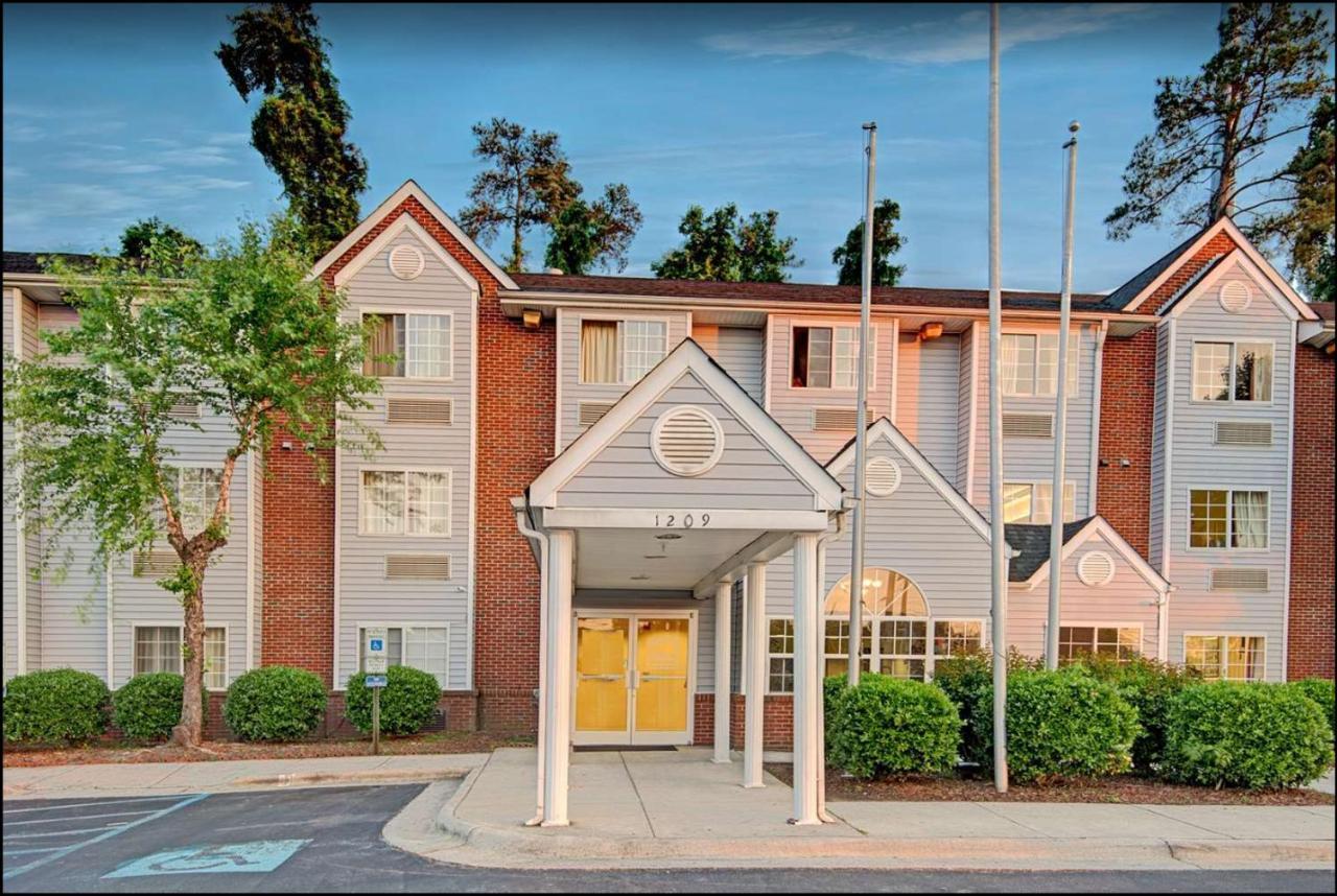 Travelers Inn And Suites Raleigh Esterno foto