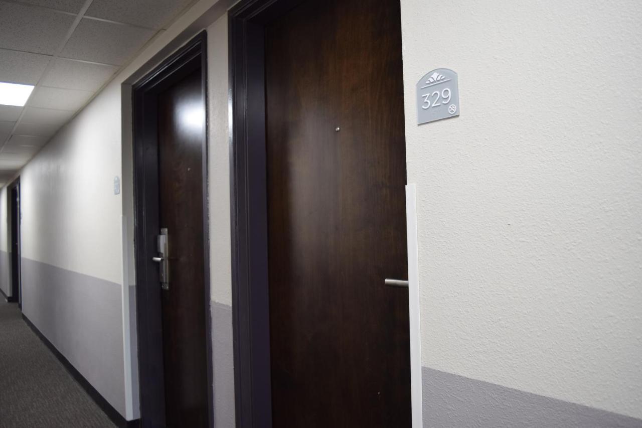 Travelers Inn And Suites Raleigh Esterno foto