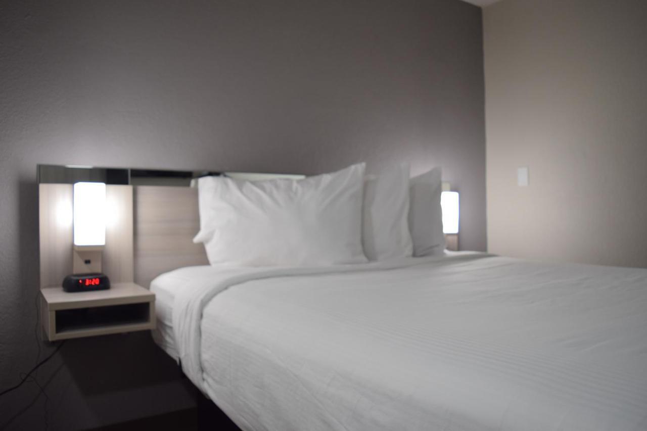 Travelers Inn And Suites Raleigh Esterno foto